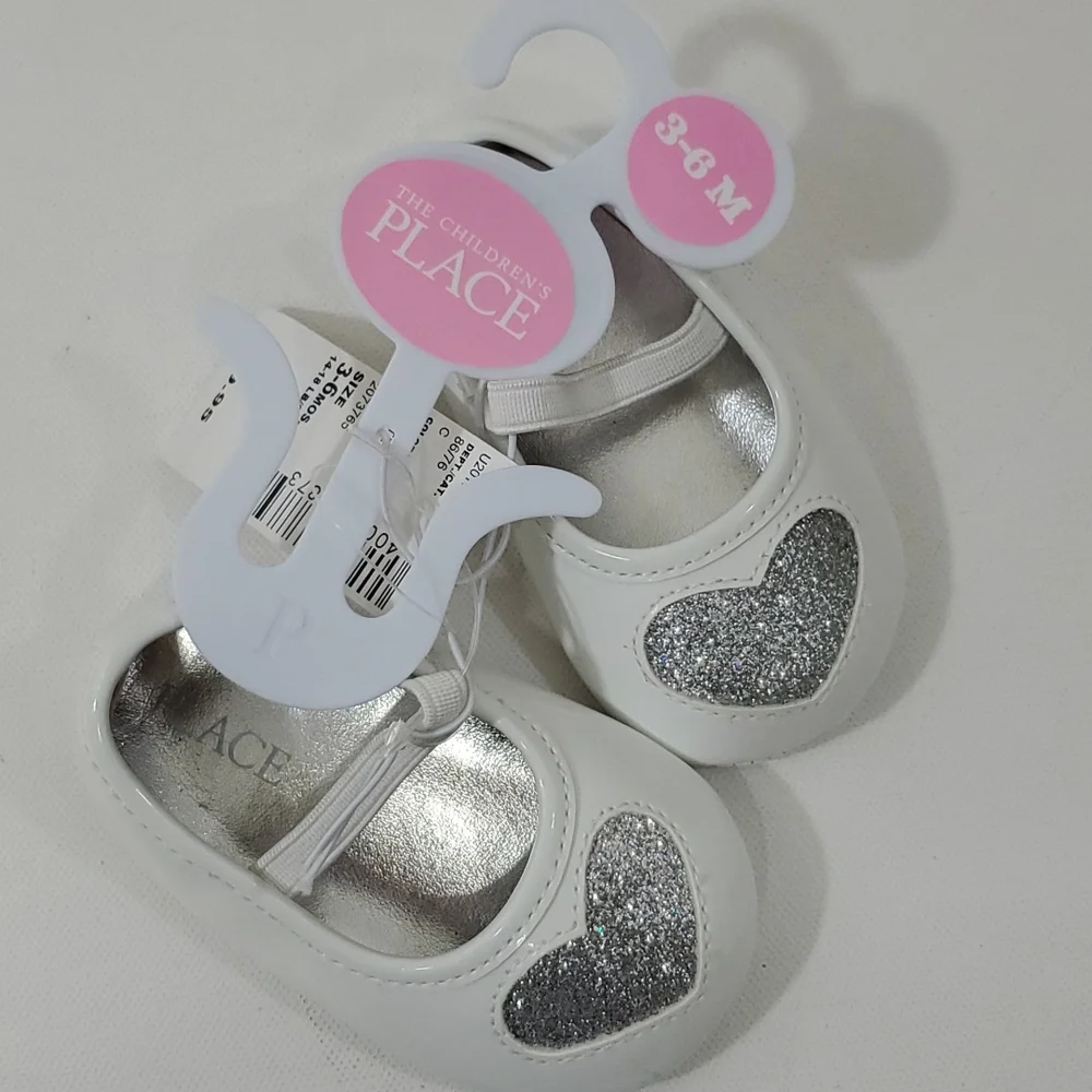 The Children's place white dress shoes with silver Glittery heart size 3-6 month